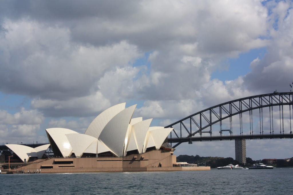 sydey opera house con sydney harbour bridge