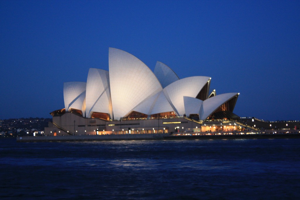 Sydney Opera House al anochecer