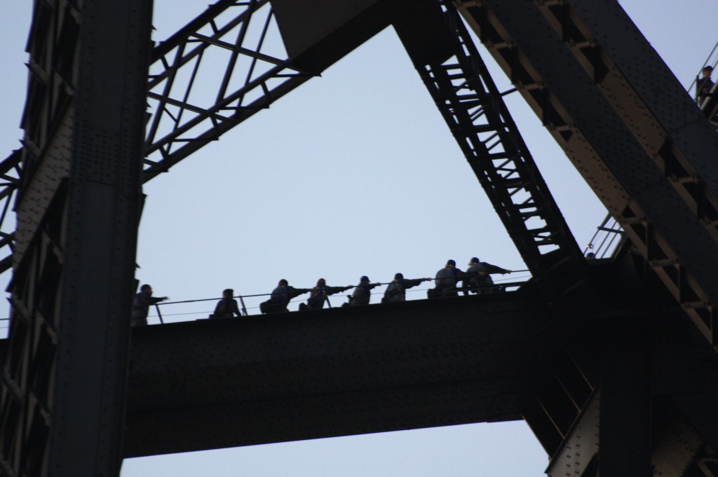 sydney gente en el puente