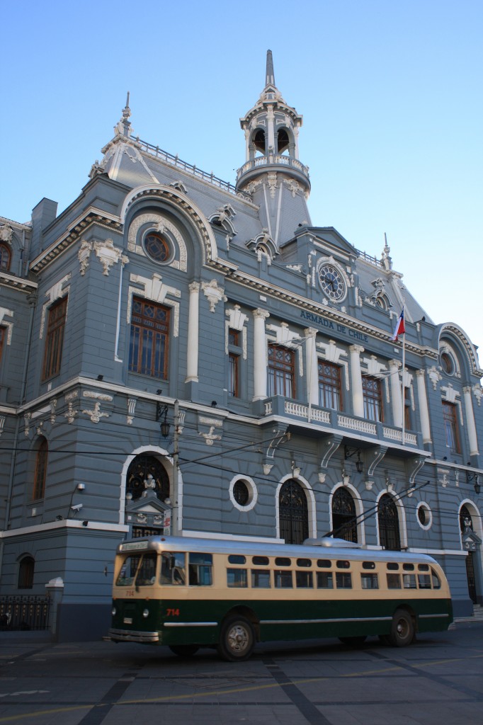 valparaiso edifico armada y trolebus