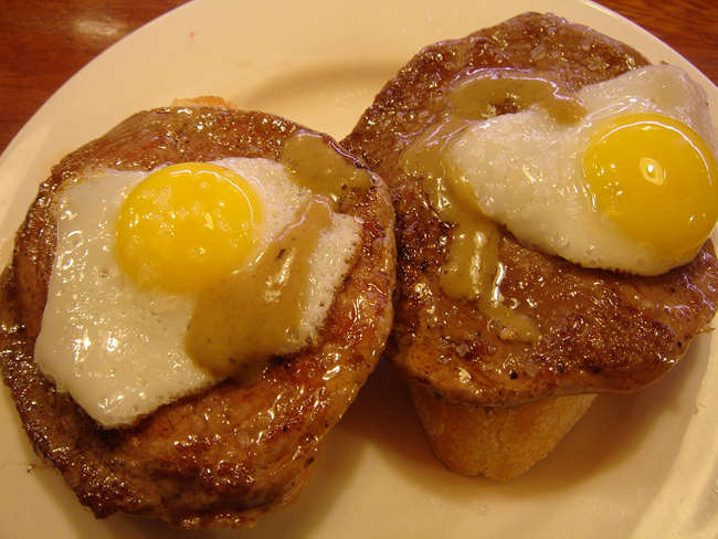 la txapela es uno de los pintxos clásicos en Bertón