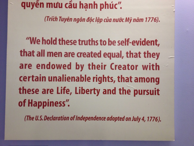 La ironía reproducir en este contexto la Declaración de Independencia de los Estados Unidos de América...