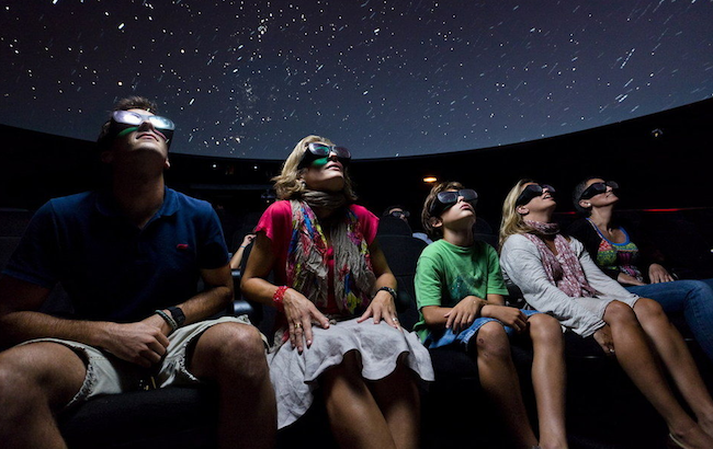 Visitantes del Planetario 3D de Cosmocaixa en una foto de su archivo