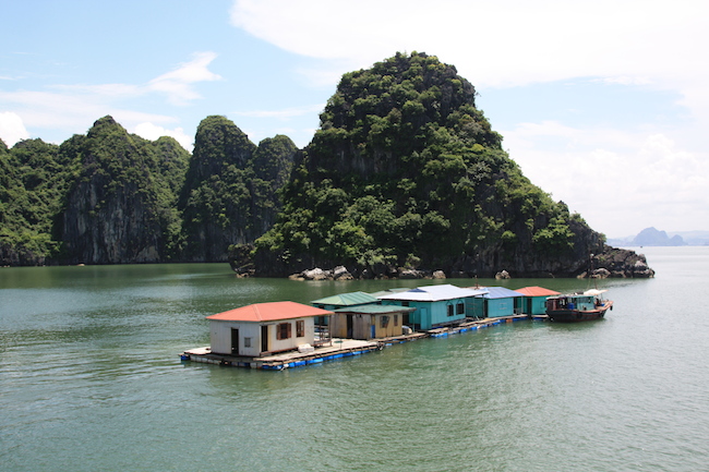 Aldea flotante en Halong Bay