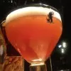mira qué color tiene esta cerveza trapista: es la Orval