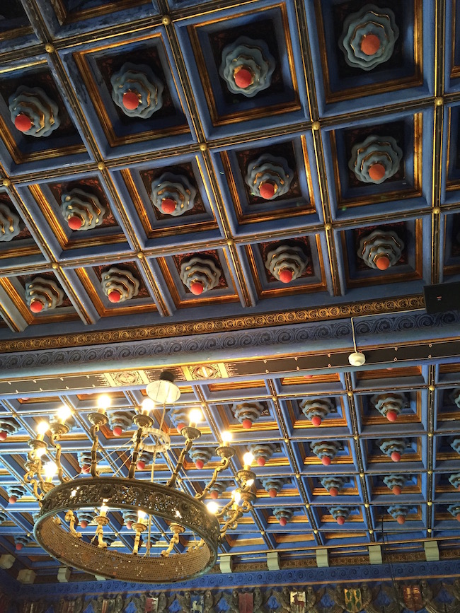 Detalle de los techos de uno de los salones del Palau