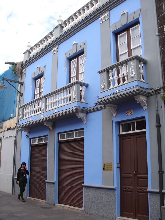 fachada azul la laguna