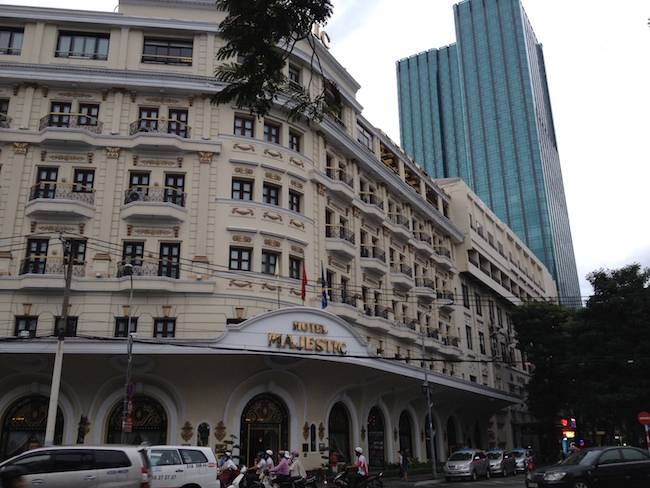 El precioso Hotel Majestic, a la orilla del rio Saigón