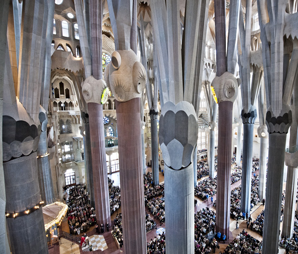 Interior de la Sagrada Familia, foto de www.sagradafamilia.cat