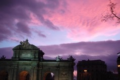 Atardecer en la Puerta de Alcalá
